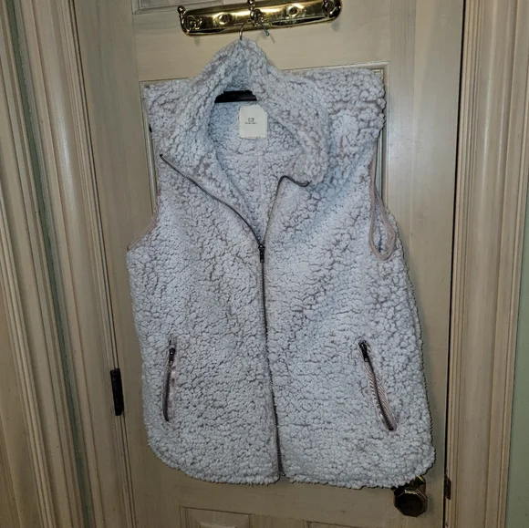 Misses sz L Thread & Supply Wubby Sherpa Tan And cream zip of Vest - Picture 6 of 9